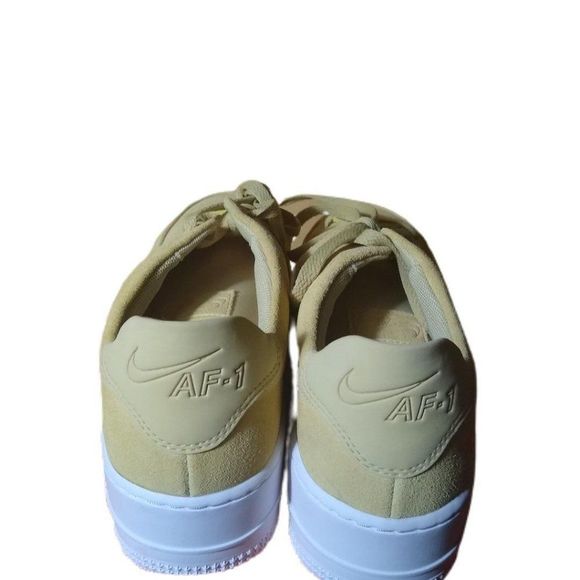 Nike Women Air Force 1 Sage Low Size 11 NEW - Picture 3 of 4